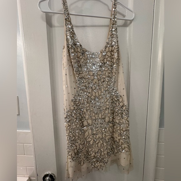 Beautiful sequin and beaded dress - Picture 1 of 5